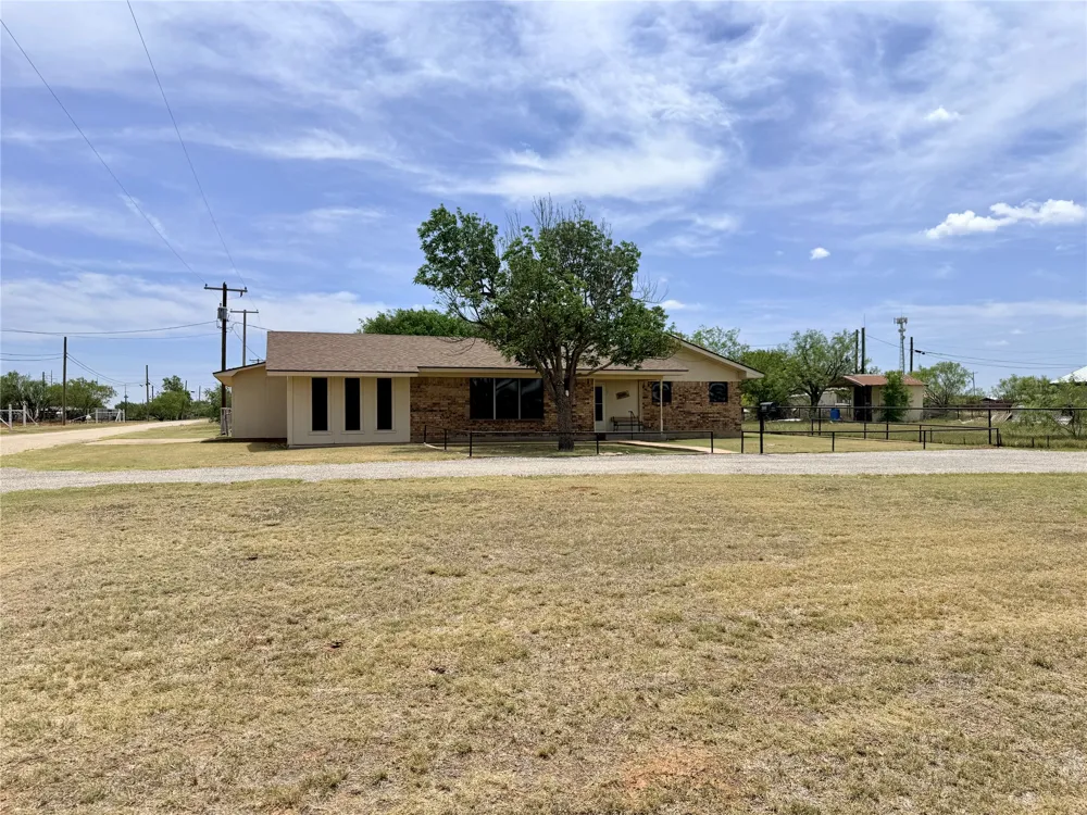 305 S Cleveland Avenue Aspermont, TX 79502
