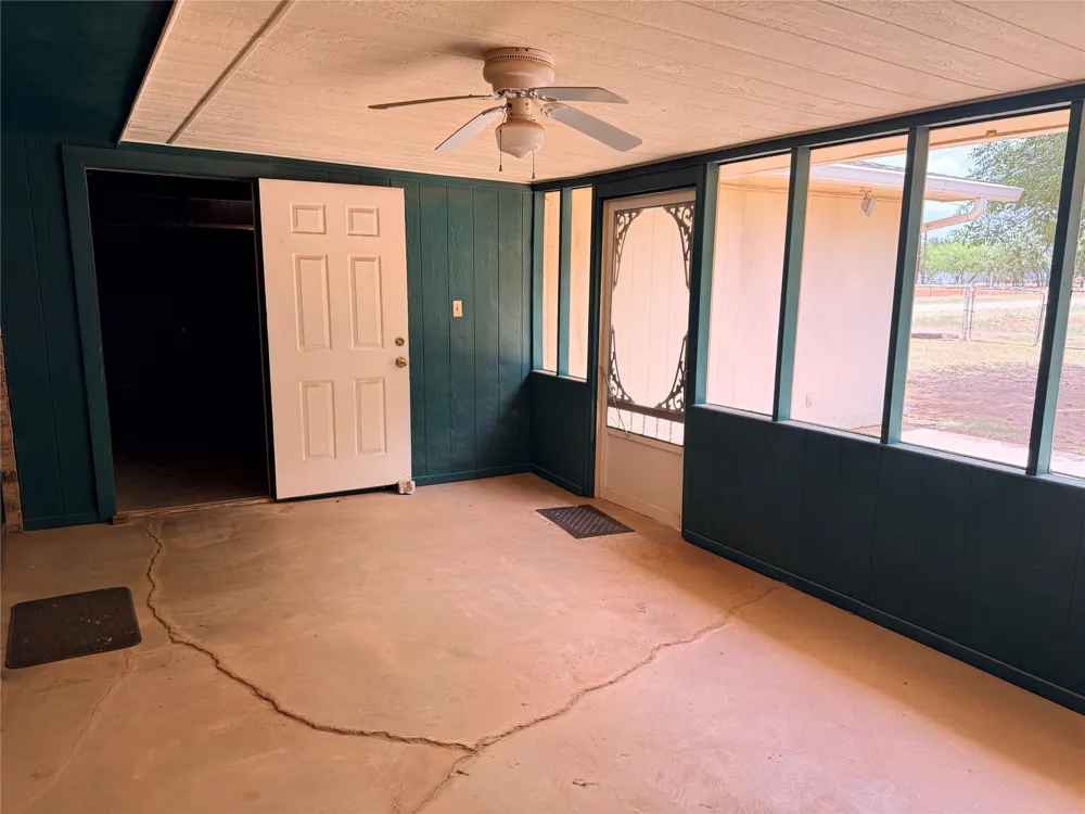 305 S Cleveland Avenue Aspermont, TX 79502