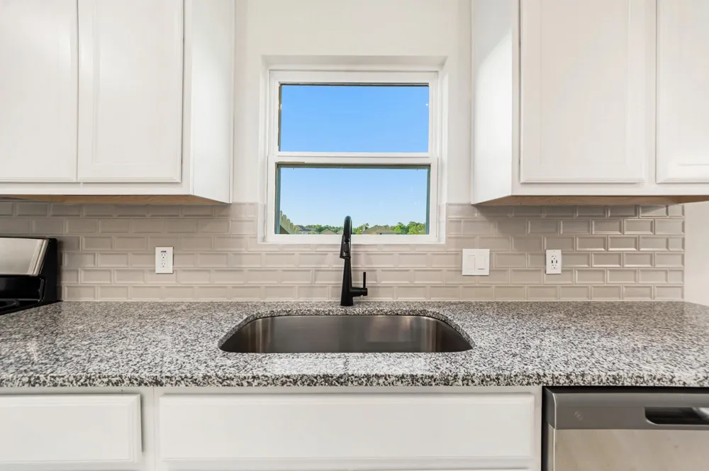 233 Crestview Drive West Columbia, TX 77486
