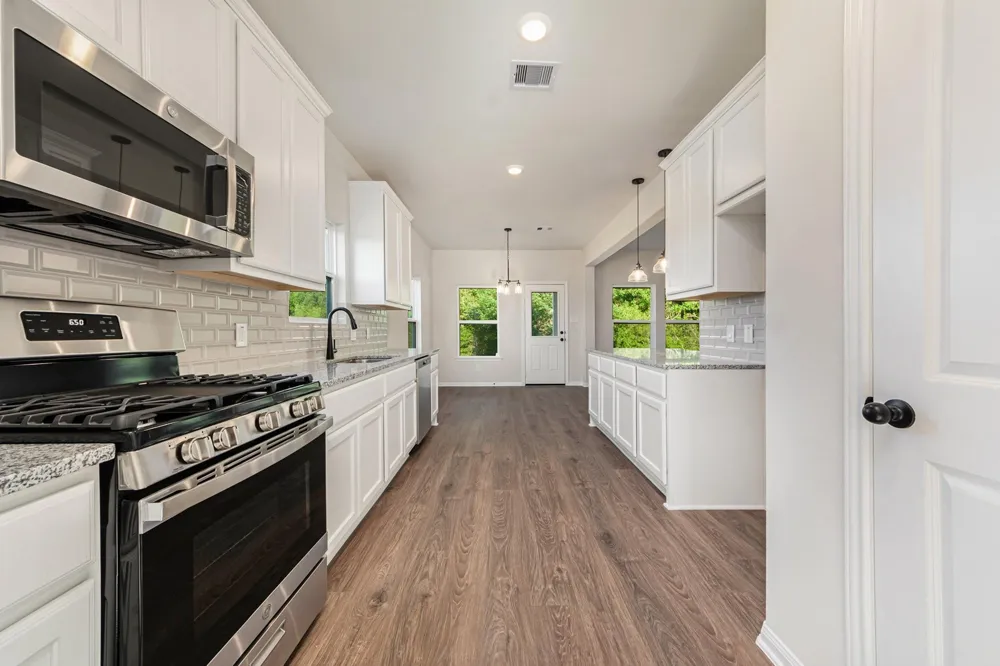 233 Crestview Drive West Columbia, TX 77486