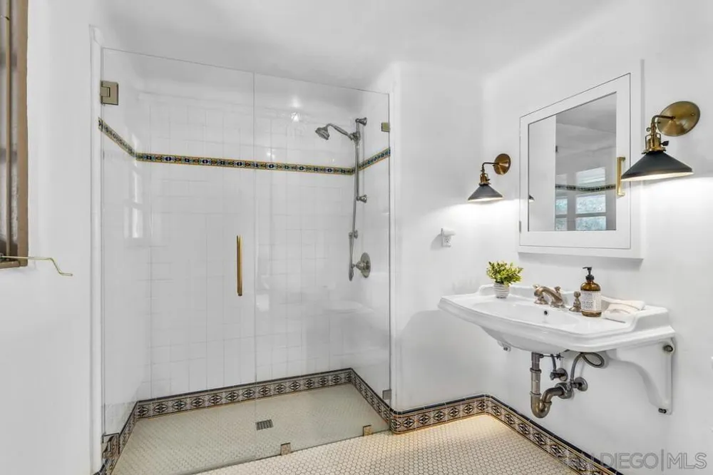 200 Palm Avenue Coronado, CA 92118