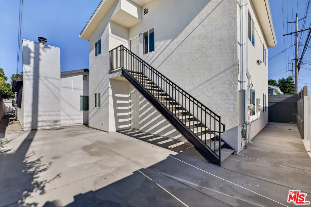 1809 Avon Street #201 Burbank, CA 91505