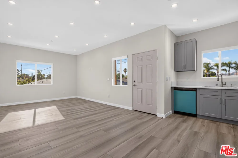 1809 Avon Street #201 Burbank, CA 91505