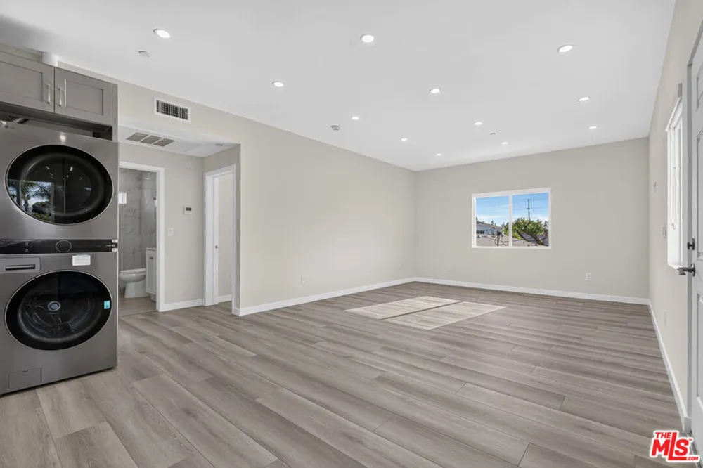 1809 Avon Street #201 Burbank, CA 91505