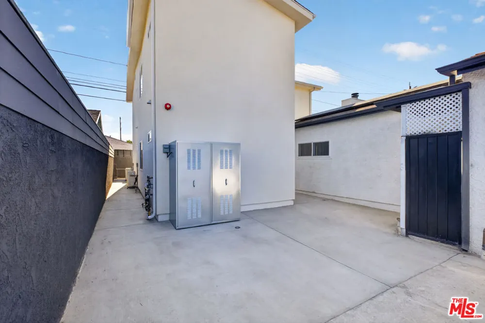 1809 Avon Street #201 Burbank, CA 91505