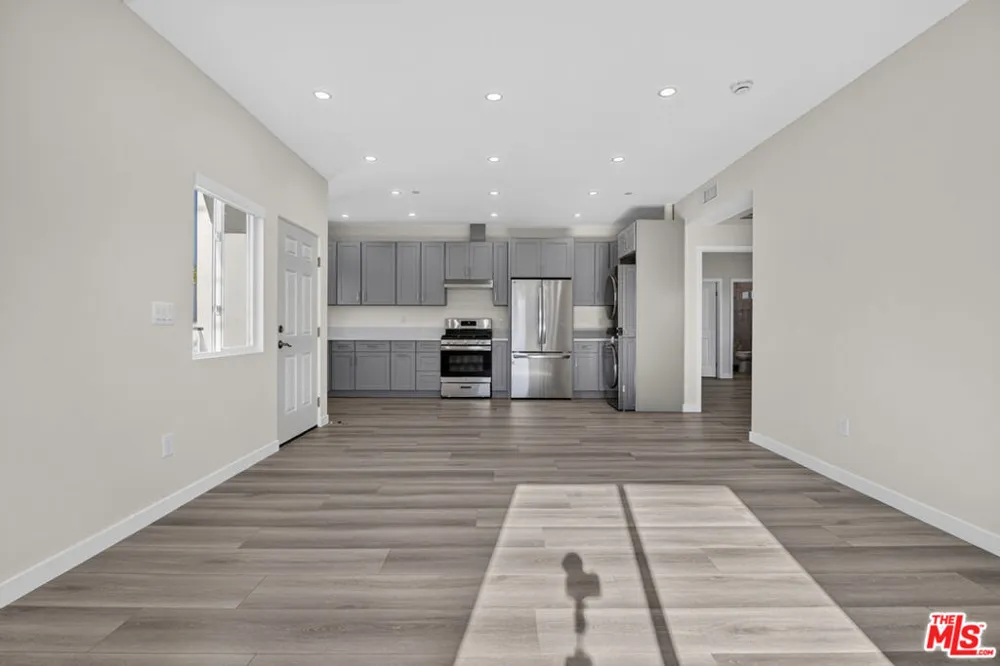 1809 Avon Street #201 Burbank, CA 91505