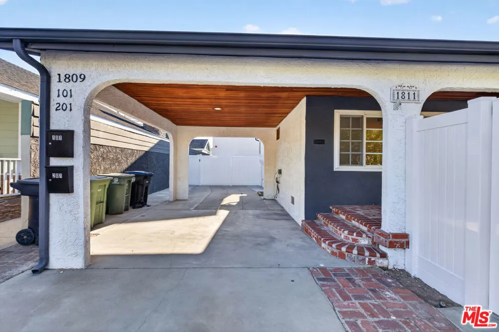 1809 Avon Street #201 Burbank, CA 91505