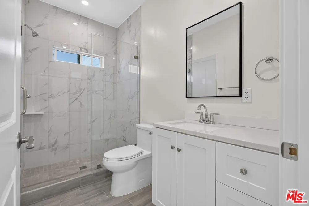 1809 Avon Street #201 Burbank, CA 91505