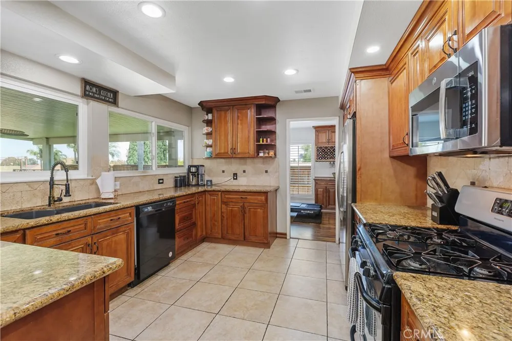 710 Broadmoor Court Corona, CA 92882