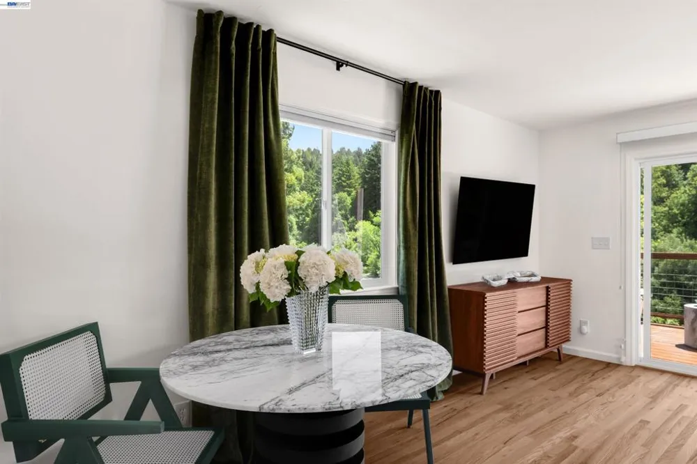 15573 Riverside Dr Guerneville, CA 95446