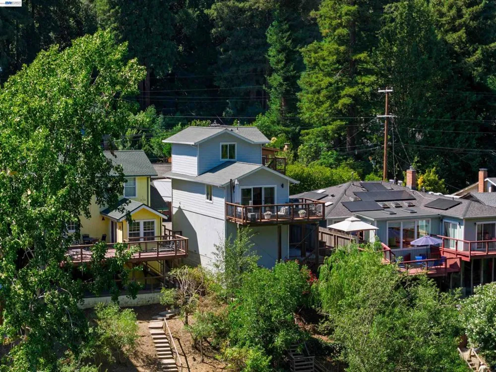 15573 Riverside Dr Guerneville, CA 95446