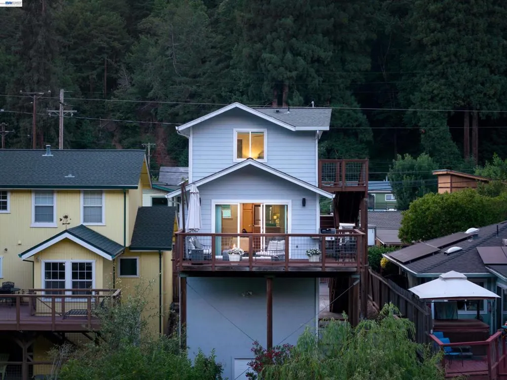 15573 Riverside Dr Guerneville, CA 95446