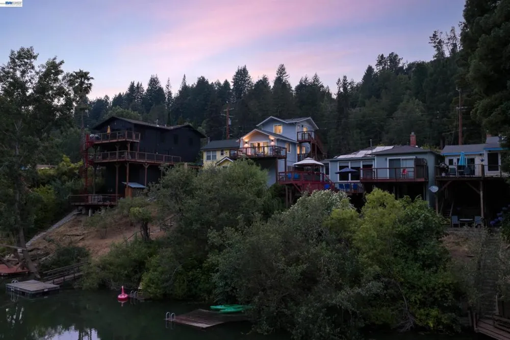 15573 Riverside Dr Guerneville, CA 95446
