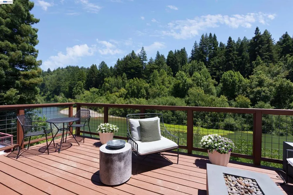 15573 Riverside Dr Guerneville, CA 95446