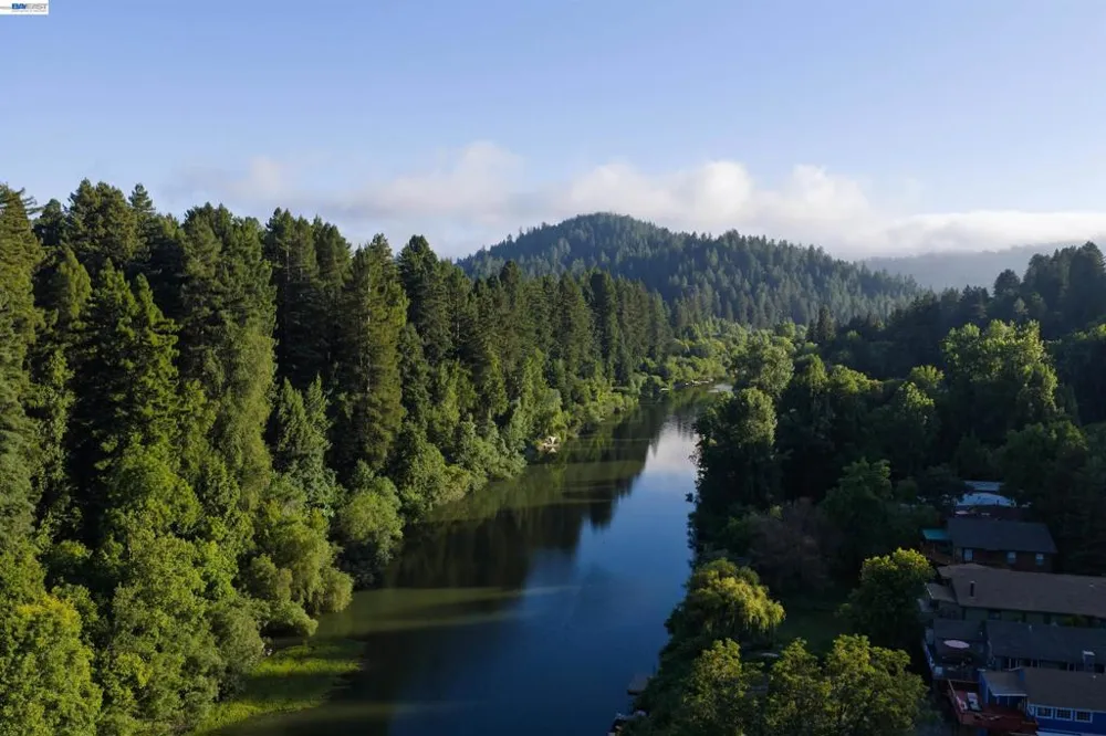 15573 Riverside Dr Guerneville, CA 95446