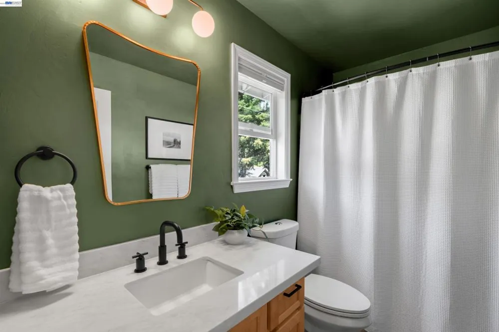 15573 Riverside Dr Guerneville, CA 95446