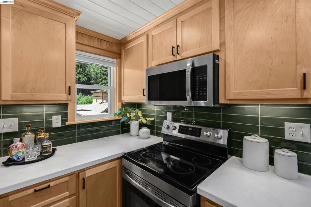 15573 Riverside Dr Guerneville, CA 95446