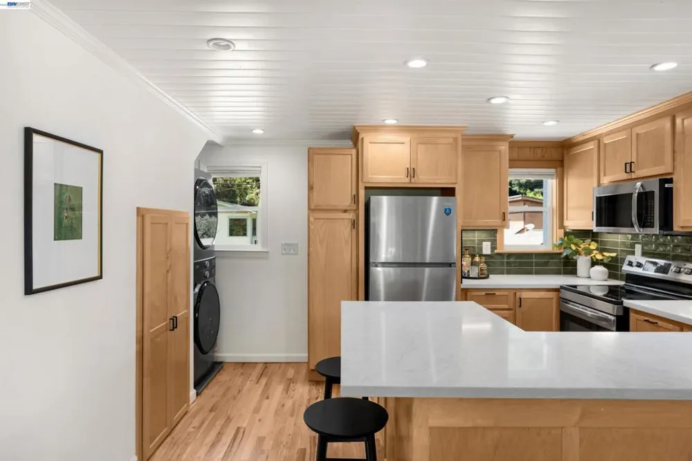 15573 Riverside Dr Guerneville, CA 95446