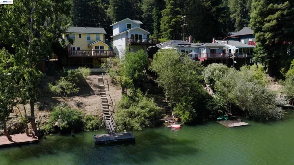 15573 Riverside Dr Guerneville, CA 95446