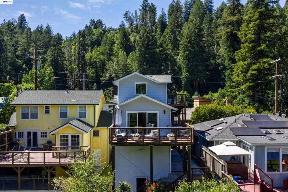 15573 Riverside Dr Guerneville, CA 95446