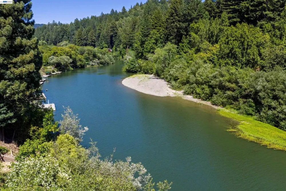 15573 Riverside Dr Guerneville, CA 95446