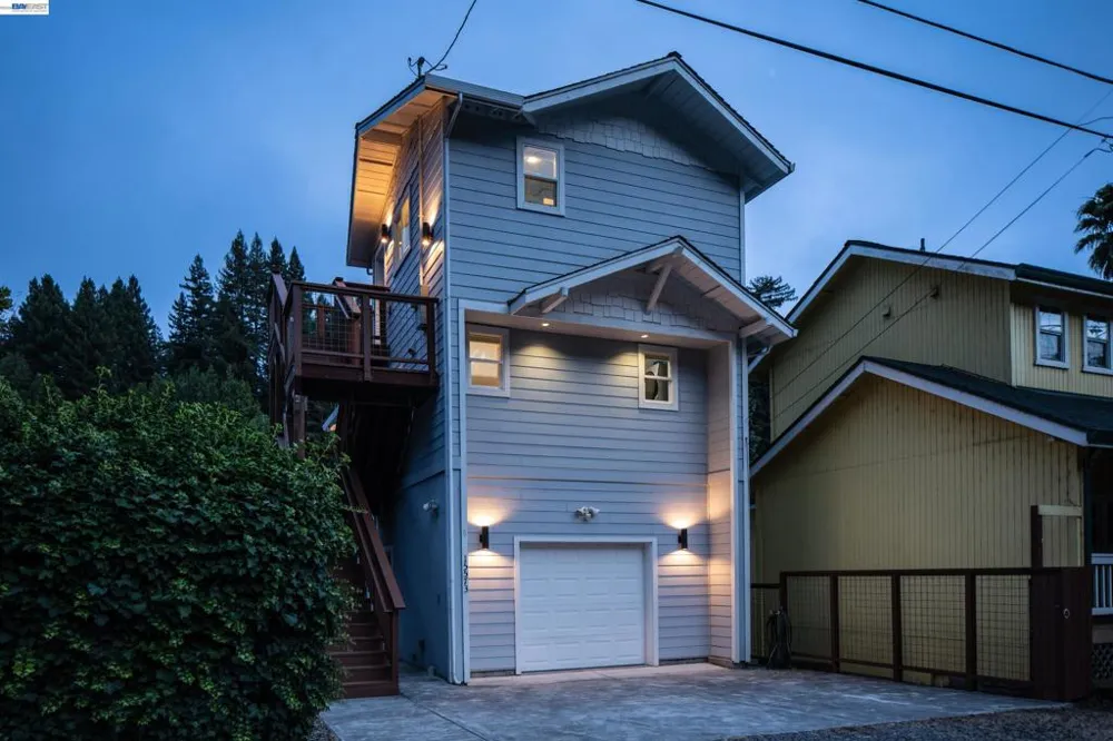 15573 Riverside Dr Guerneville, CA 95446