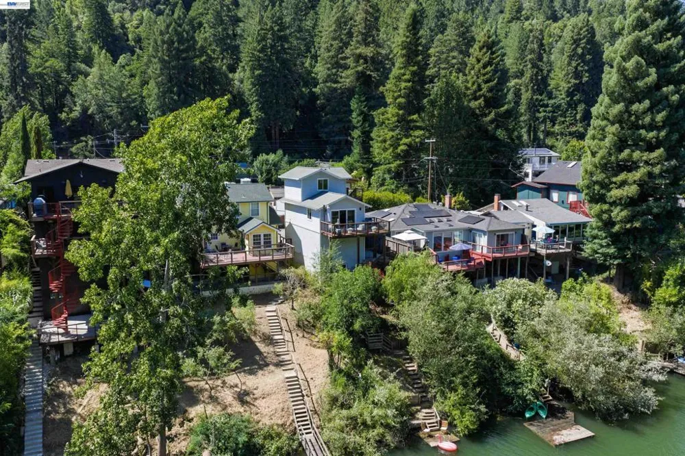 15573 Riverside Dr Guerneville, CA 95446