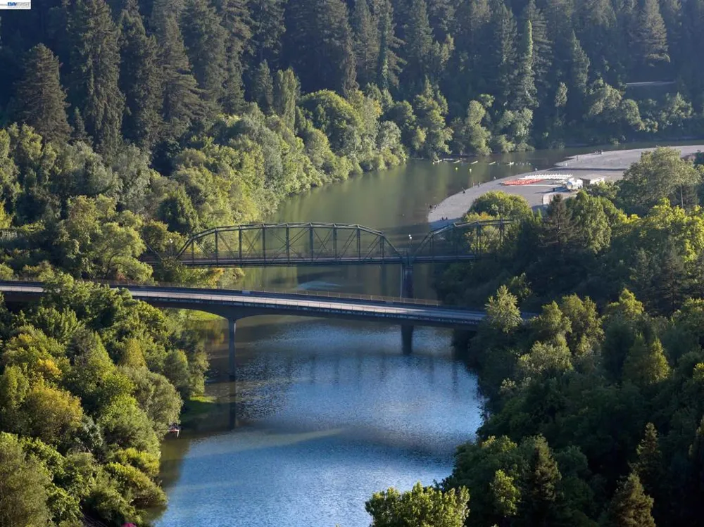 15573 Riverside Dr Guerneville, CA 95446