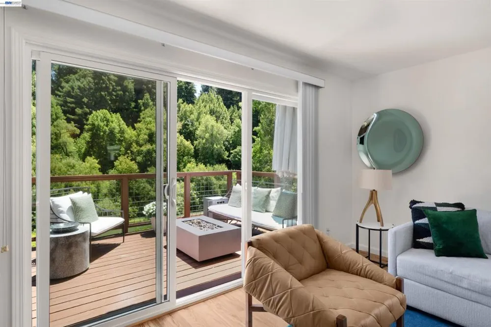 15573 Riverside Dr Guerneville, CA 95446