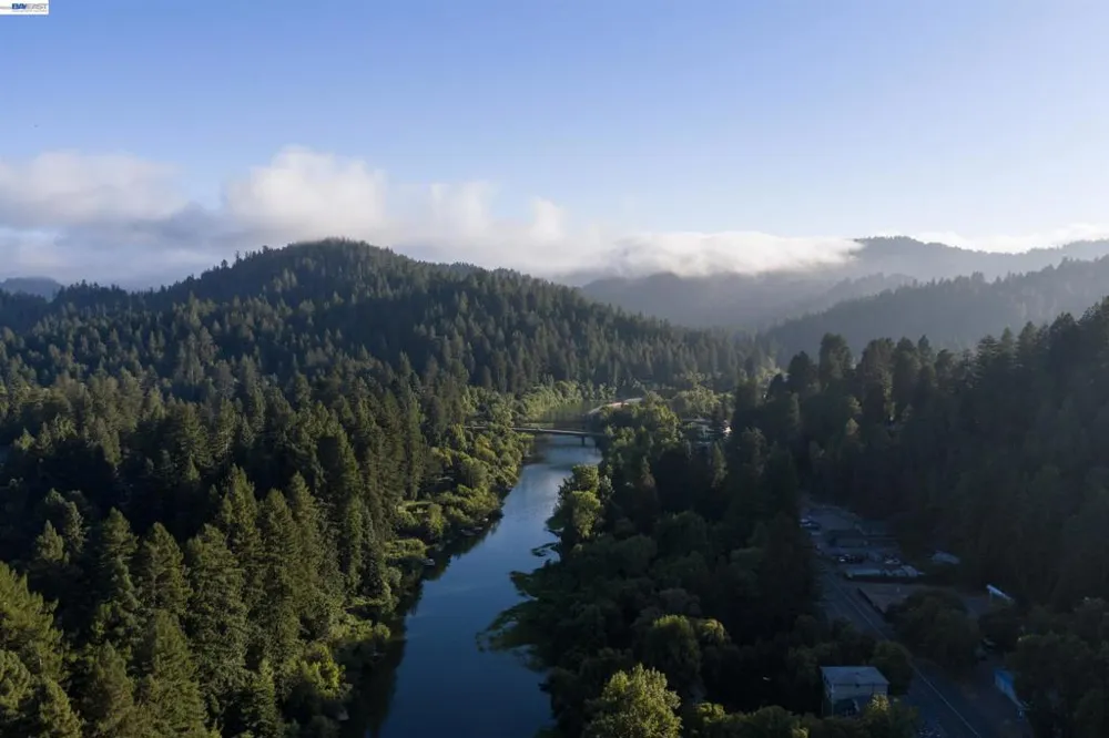 15573 Riverside Dr Guerneville, CA 95446