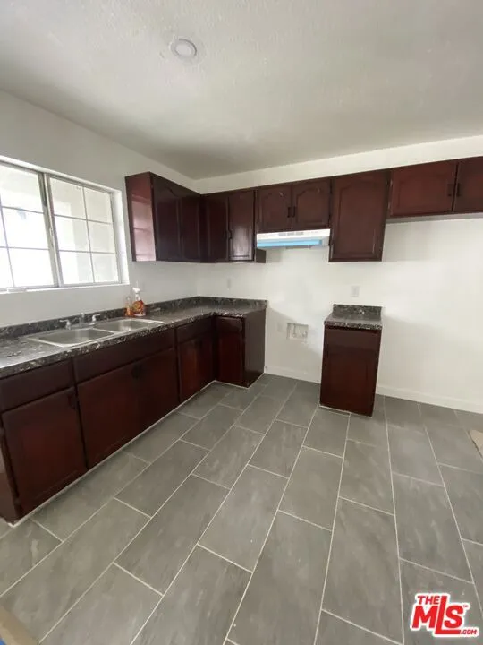 4214 Avalon Boulevard #8 Los Angeles, CA 90011