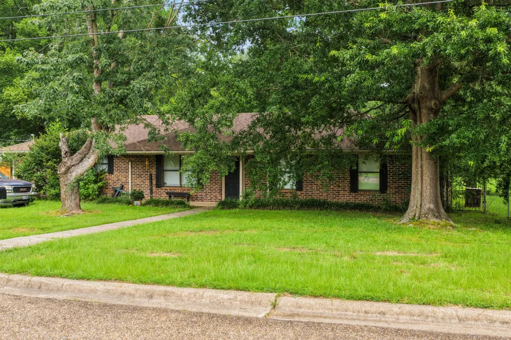 206 Carr Drive Mt Pleasant, TX 75455