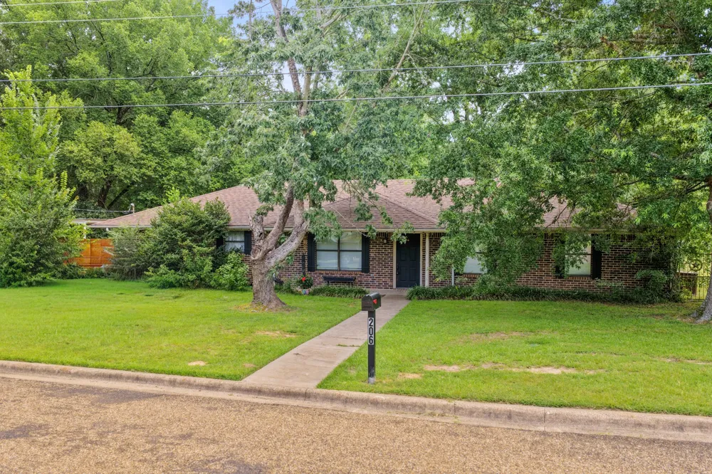 206 Carr Drive Mt Pleasant, TX 75455