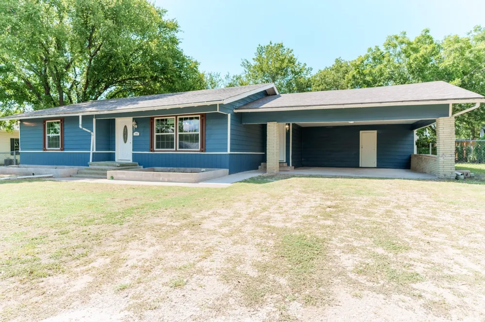 103 6th Street E Dawson, TX 76639
