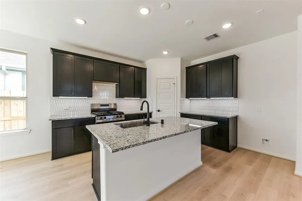 4221 Red Cedar Ring Lane Pinehurst, TX 77362
