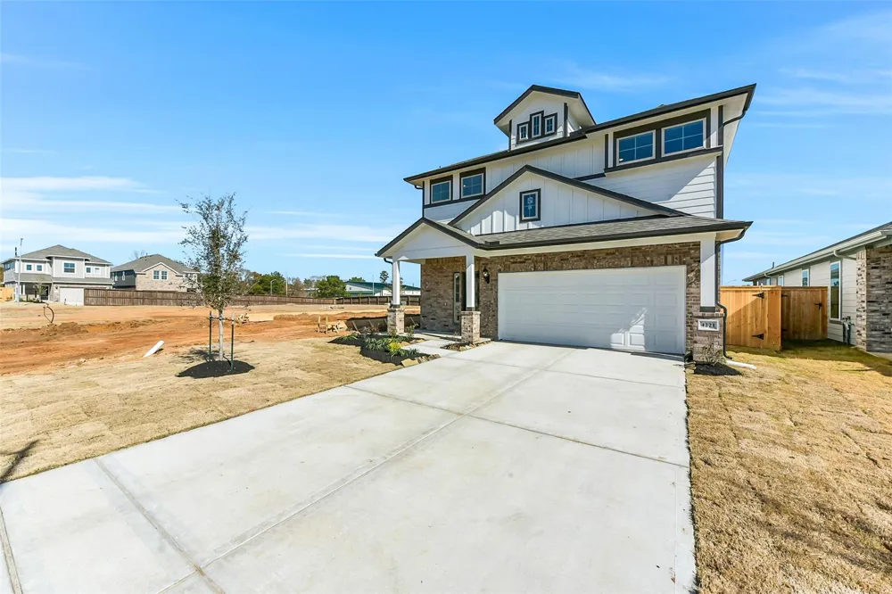 4221 Red Cedar Ring Lane Pinehurst, TX 77362