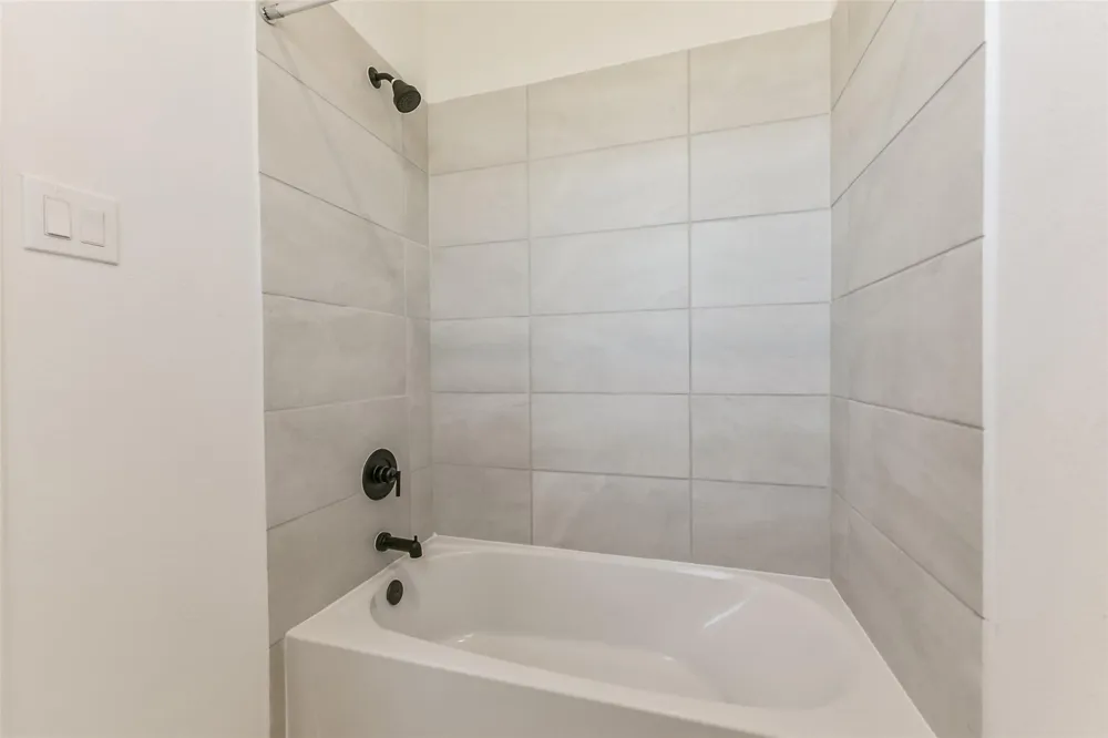 4221 Red Cedar Ring Lane Pinehurst, TX 77362