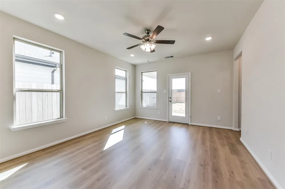 4616 Mesquite Trail Blush Pinehurst, TX 77362