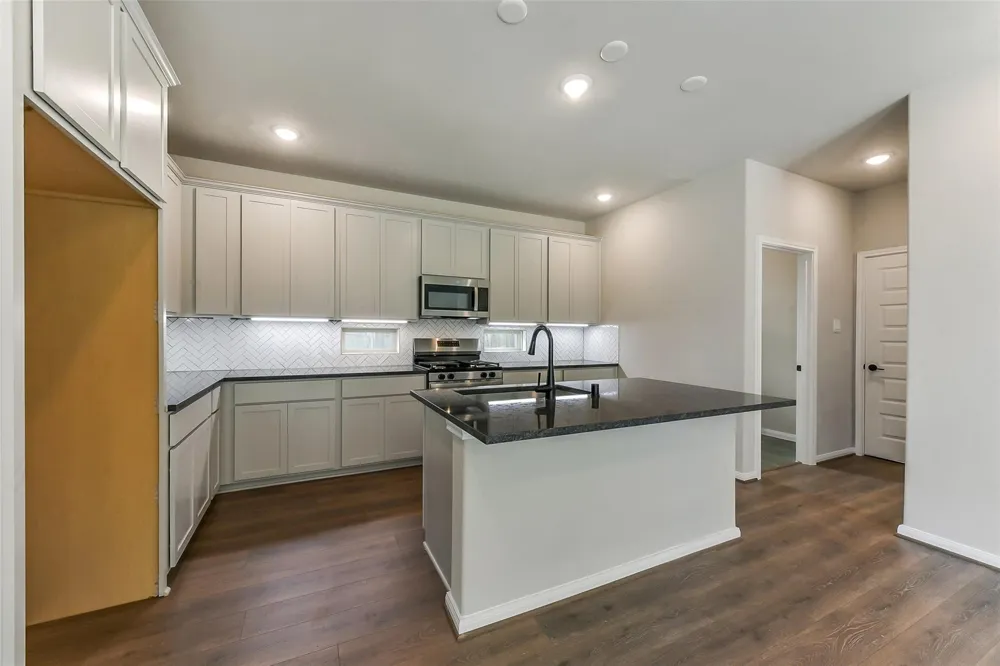 4214 Red Cedar Ring Lane Pinehurst, TX 77362