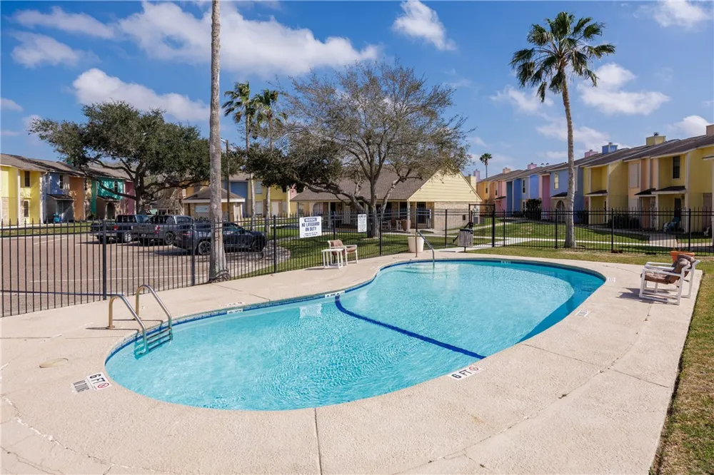6702 Everhart #R104 Corpus Christi, TX 78413