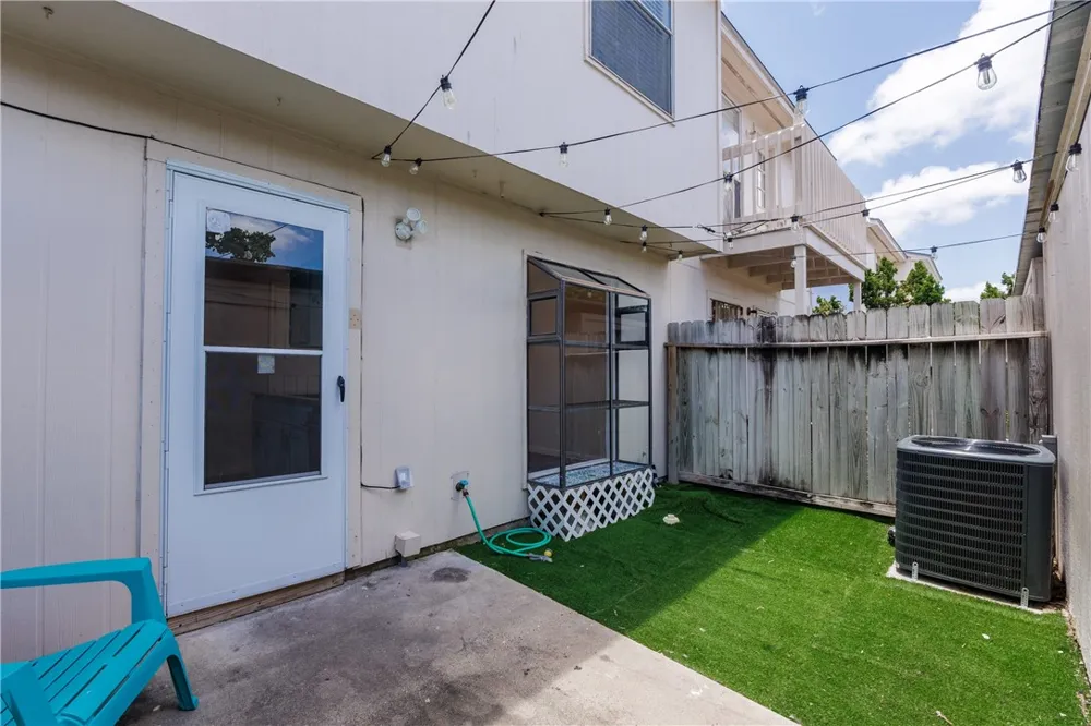 6702 Everhart #R104 Corpus Christi, TX 78413