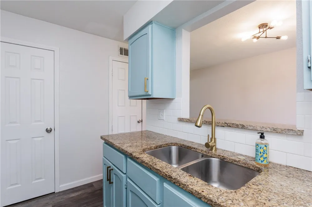 6702 Everhart #R104 Corpus Christi, TX 78413