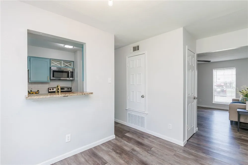 6702 Everhart #R104 Corpus Christi, TX 78413