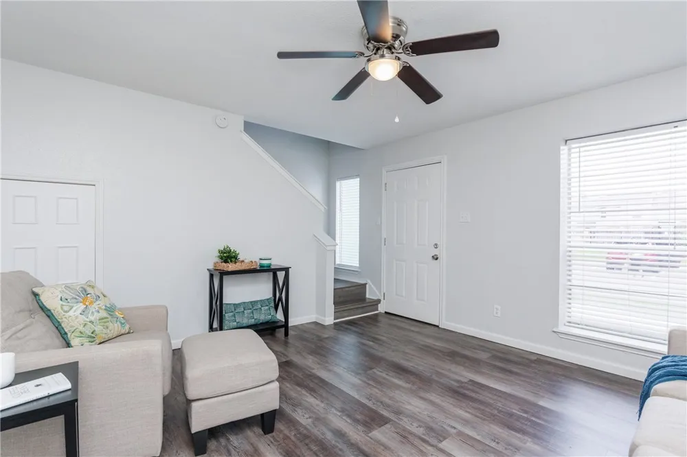 6702 Everhart #R104 Corpus Christi, TX 78413