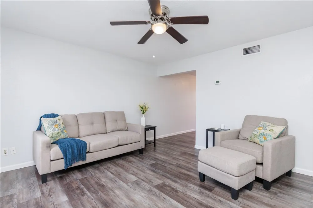 6702 Everhart #R104 Corpus Christi, TX 78413