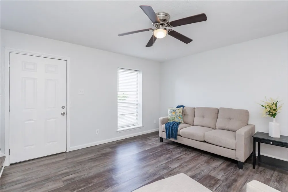 6702 Everhart #R104 Corpus Christi, TX 78413