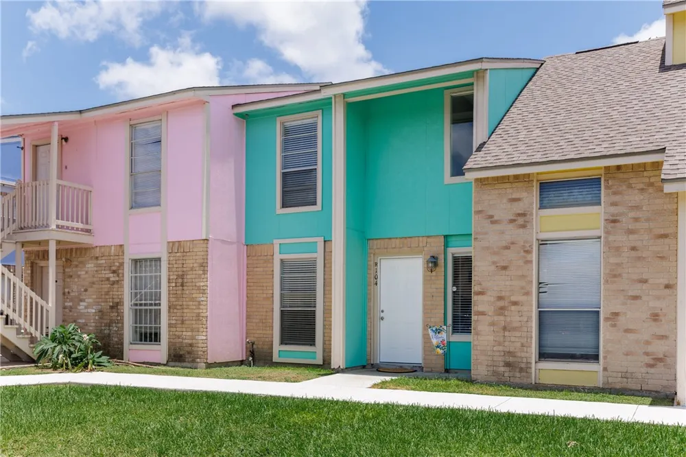 6702 Everhart #R104 Corpus Christi, TX 78413