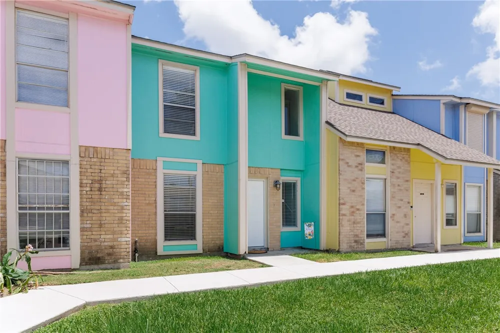 6702 Everhart #R104 Corpus Christi, TX 78413