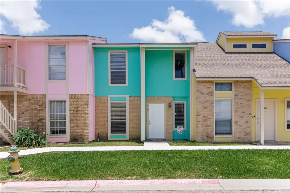 6702 Everhart #R104 Corpus Christi, TX 78413