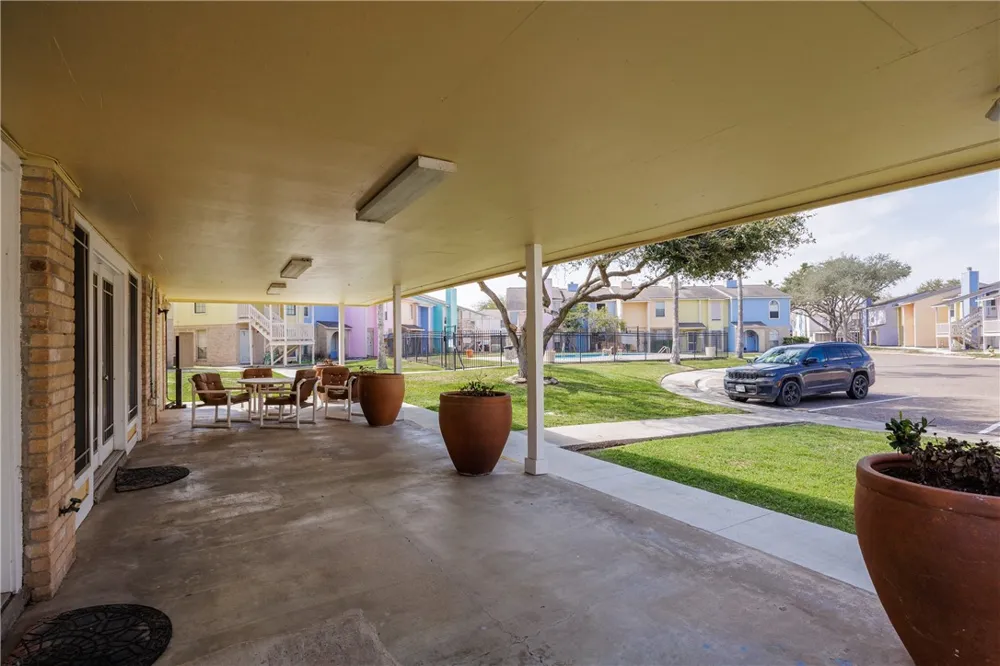 6702 Everhart #R104 Corpus Christi, TX 78413
